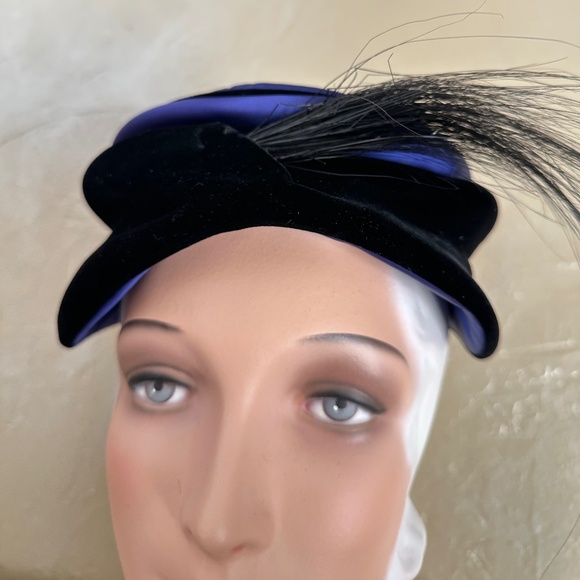 STATELY 1950s\' DESIGNER BLACK VELOUR/BLUE SATIN HAT + LONG FEATHERS main image 13